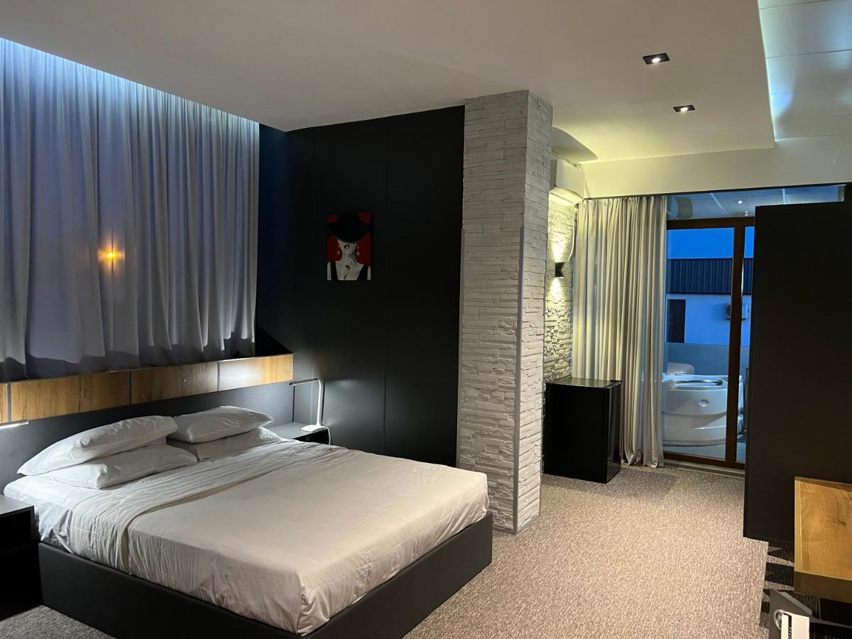 קובולטי Kent Hotel מראה חיצוני תמונה